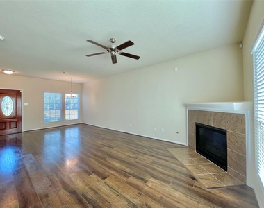 14903 Vinegrove Falls Court - Photo Thumbnail 3