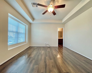 14903 Vinegrove Falls Court - Photo Thumbnail 11