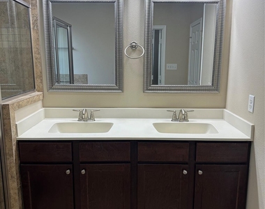 984 Arbor Glen - Photo Thumbnail 22