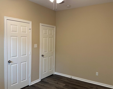 984 Arbor Glen - Photo Thumbnail 17