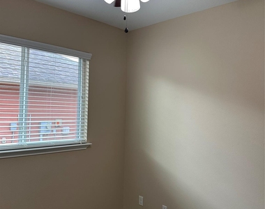 984 Arbor Glen - Photo Thumbnail 15