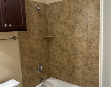 984 Arbor Glen - Photo Thumbnail 14