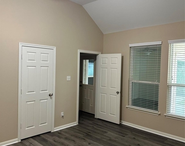 984 Arbor Glen - Photo Thumbnail 20