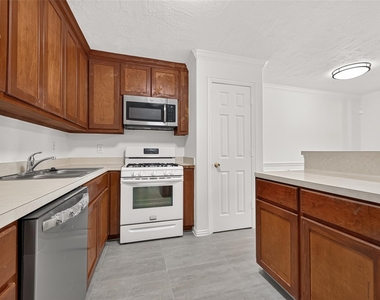 12502 Venus Park Lane - Photo Thumbnail 8