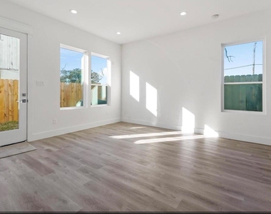 5404 Margarita Street - Photo Thumbnail 5