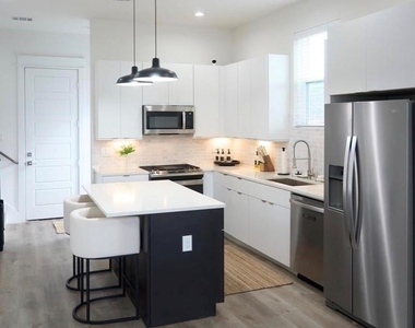 5404 Margarita Street - Photo Thumbnail 3