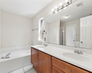 6422 Founding Drive - Photo Thumbnail 13