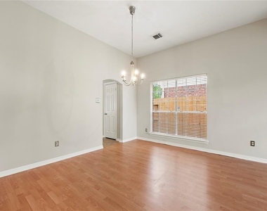 6422 Founding Drive - Photo Thumbnail 6
