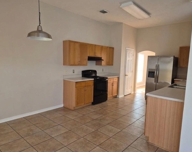 6422 Founding Drive - Photo Thumbnail 7