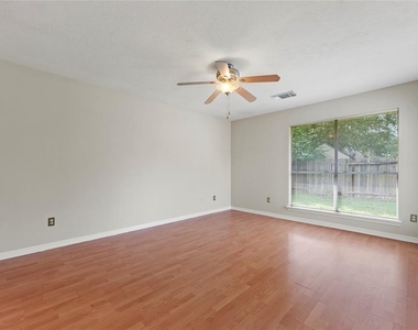 6422 Founding Drive - Photo Thumbnail 11