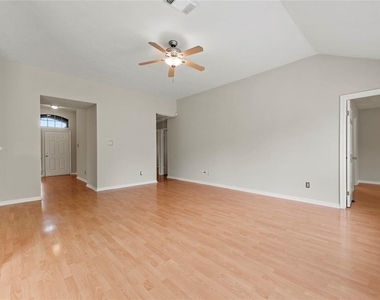 6422 Founding Drive - Photo Thumbnail 9