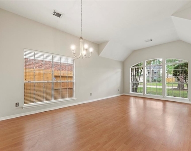 6422 Founding Drive - Photo Thumbnail 5