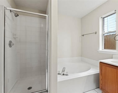 6422 Founding Drive - Photo Thumbnail 14