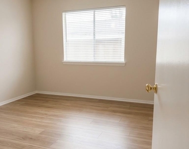6422 Founding Drive - Photo Thumbnail 16