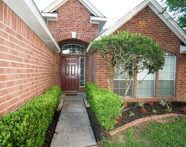 6422 Founding Drive - Photo Thumbnail 3
