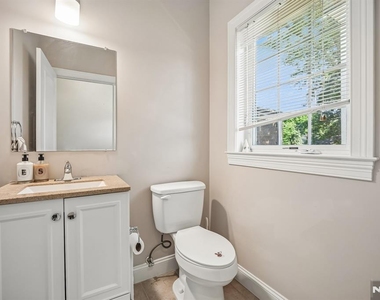 39 Grove - Photo Thumbnail 11