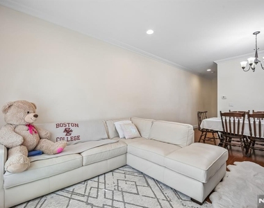 39 Grove - Photo Thumbnail 3