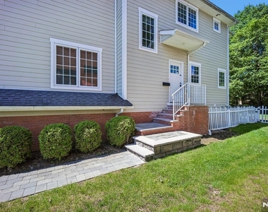 39 Grove - Photo Thumbnail 1