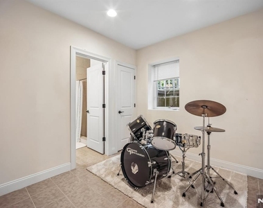 39 Grove - Photo Thumbnail 19