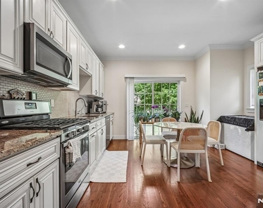 39 Grove - Photo Thumbnail 8