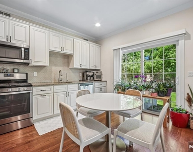 39 Grove - Photo Thumbnail 7