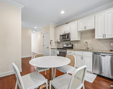 39 Grove - Photo Thumbnail 9