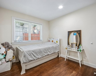 39 Grove - Photo Thumbnail 16
