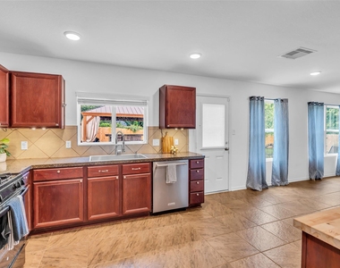 16718 Warbler Drive - Photo Thumbnail 15