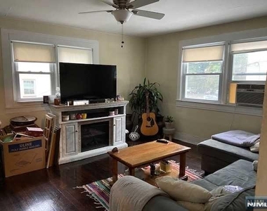 618 N Maple - Photo Thumbnail 1