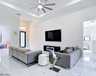 2905 4th Street W - Photo Thumbnail 8
