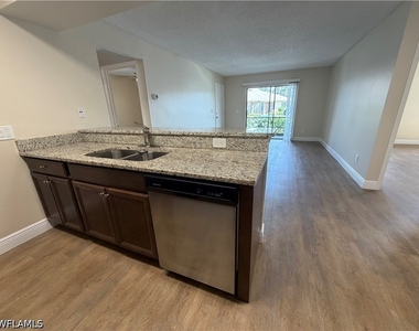5321 Summerlin Road - Photo Thumbnail 9
