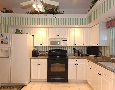 322 Melrose Place - Photo Thumbnail 3