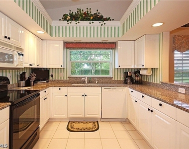 322 Melrose Place - Photo Thumbnail 2