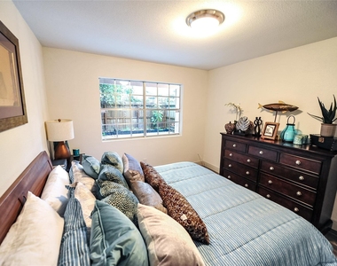 12633 Memorial Drive - Photo Thumbnail 10