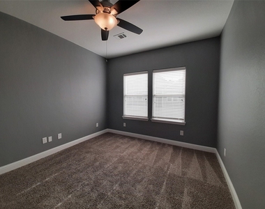 5439 Camaguey Street - Photo Thumbnail 14