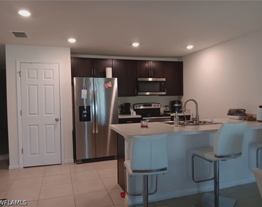 3312 68th Street W - Photo Thumbnail 2