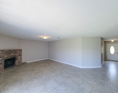 8530 Quail Burg Lane - Photo Thumbnail 4