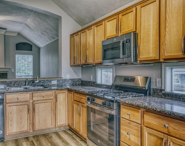 1707 Weaver Street - Photo Thumbnail 6