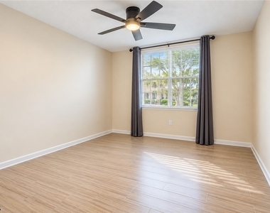1180 Wildwood Lakes Boulevard - Photo Thumbnail 7
