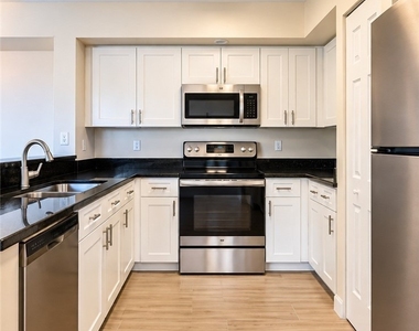 1180 Wildwood Lakes Boulevard - Photo Thumbnail 11