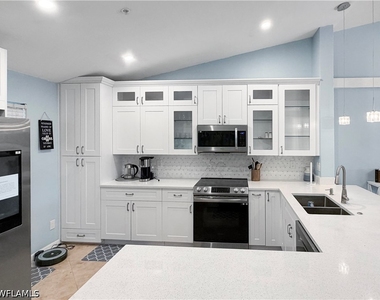 9660 Victoria Lane - Photo Thumbnail 3