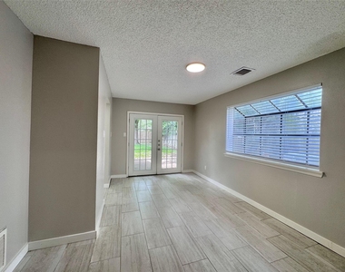 9414 Crystal Cove Circle - Photo Thumbnail 3