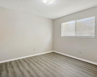 9414 Crystal Cove Circle - Photo Thumbnail 9