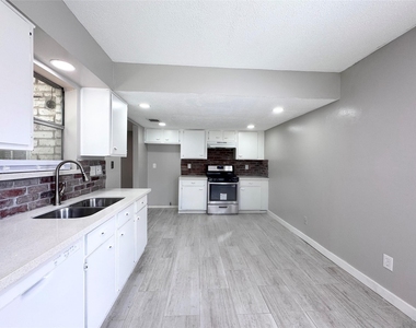 9414 Crystal Cove Circle - Photo Thumbnail 2