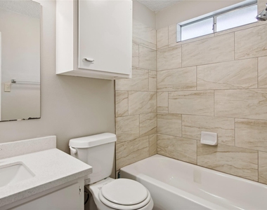 9414 Crystal Cove Circle - Photo Thumbnail 10