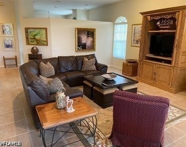 100 L Ambiance Circle E - Photo Thumbnail 6