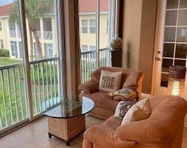 100 L Ambiance Circle E - Photo Thumbnail 3