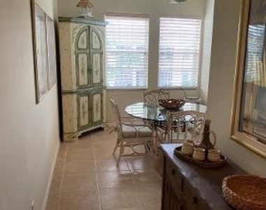 100 L Ambiance Circle E - Photo Thumbnail 10