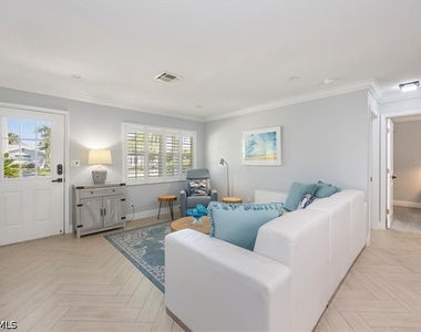 1236 13th Avenue N - Photo Thumbnail 5