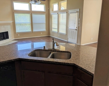 9427 Fossil Canyon Drive - Photo Thumbnail 4